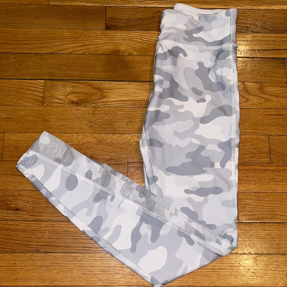 *never worn* Forever 21 Camo Leggings